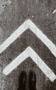 Preview wallpaper asphalt, marking, arrows, feet, shoes