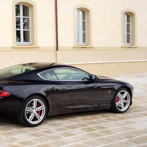 Preview wallpaper aston martin, db9, 2006, black, side view, style, cars, sports, building