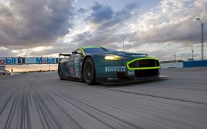 Preview wallpaper aston martin, dbr9, 2005, green, front view, style, sports, car, racing car, speed, clouds, asphalt
