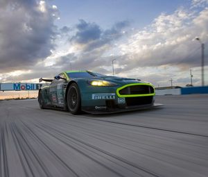 Preview wallpaper aston martin, dbr9, 2005, green, front view, style, sports, car, racing car, speed, clouds, asphalt