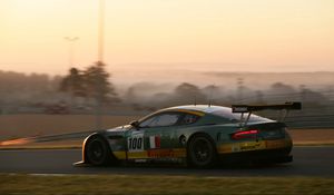 Preview wallpaper aston martin, dbr9, 2005, green, side view, style, sports, car, racing car, speed, grass, nature