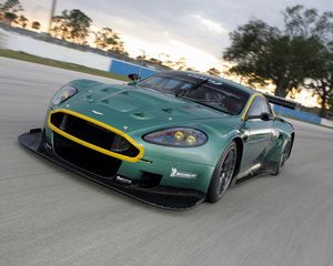 Preview wallpaper aston martin, dbr9, 2005, green, front view, style, cars, sports, speed, trees