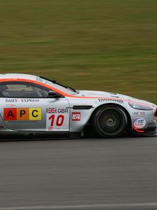 Preview wallpaper aston martin, dbr9, 2005, white, side view, style, sports, cars, speed, racing car, grass, asphalt