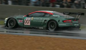 Preview wallpaper aston martin, dbr9, 2005, green, side view, style, sports, cars, speed, wet asphalt