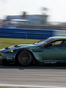 Preview wallpaper aston martin, dbr9, 2005, green, side view, style, sports, cars, speed, asphalt