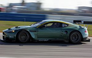 Preview wallpaper aston martin, dbr9, 2005, green, side view, style, sports, cars, speed, asphalt