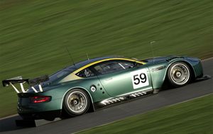 Preview wallpaper aston martin, dbr9, 2005, green, side view, style, sports, cars, speed, grass