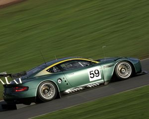 Preview wallpaper aston martin, dbr9, 2005, green, side view, style, sports, cars, speed, grass