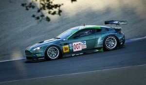 Preview wallpaper aston martin, dbrs9, 2005, green, side view, style, cars, sports, asphalt, speed