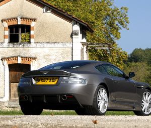 Preview wallpaper aston martin, dbs, 2008, gray, rear view, car, house, trees