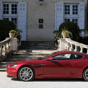 Preview wallpaper aston martin, dbs, 2008, red, side view, cars, building