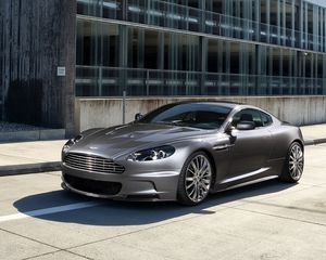 Preview wallpaper aston martin, dbs, 2009, gray, side view, sports, building