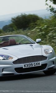 Preview wallpaper aston martin, dbs, 2009, white, front view, sport, grass, trees