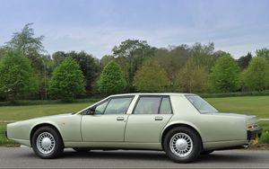 Preview wallpaper aston martin lagonda, 1987, green, side view, cars, sky, grass