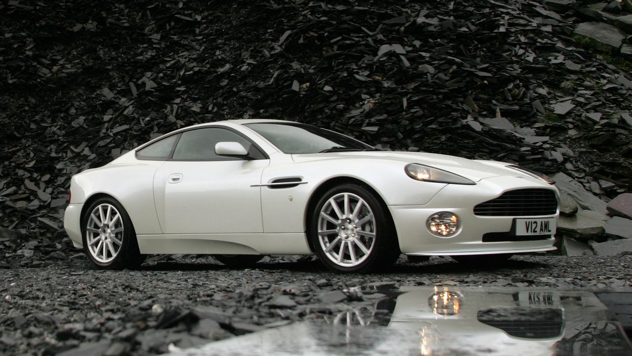 Wallpaper aston martin, v12, vanquish, 2004, white, side view, reflection