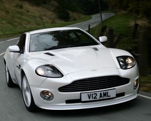 Preview wallpaper aston martin, v12, vanquish, 2004, white, front view, cars, nature