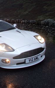 Preview wallpaper aston martin, v12, vanquish, 2004, white, front view, nature