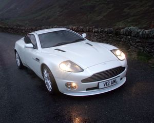 Preview wallpaper aston martin, v12, vanquish, 2004, white, front view, nature