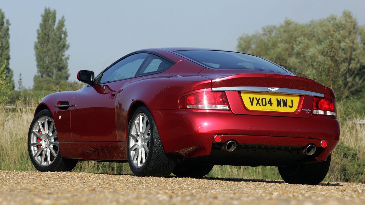 Wallpaper aston martin, v12, vanquish, 2004, red, rear view, style, nature