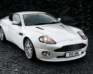 Preview wallpaper aston martin, v12, vanquish, 2004, white, front view, auto