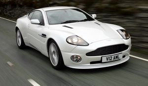 Preview wallpaper aston martin, v12, vanquish, 2004, white, front view, cars, speed