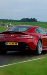 Preview wallpaper aston martin, v12, zagato, 2009, red, rear view, cars, track, speed