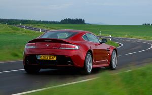 Preview wallpaper aston martin, v12, zagato, 2009, red, rear view, cars, track, speed