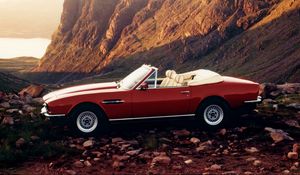 Preview wallpaper aston martin, v8, 1977, red, side view, cabriolet, auto, nature