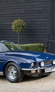 Preview wallpaper aston martin, v8, 1977, blue, side view, cabriolet, building