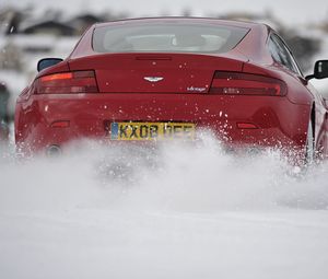 Preview wallpaper aston martin, v8, 2008, red, rear view, style, drift, snow