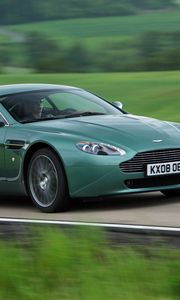Preview wallpaper aston martin v8 vantage, 2008, green, side view, speed, nature