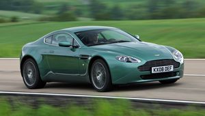 Preview wallpaper aston martin v8 vantage, 2008, green, side view, speed, nature