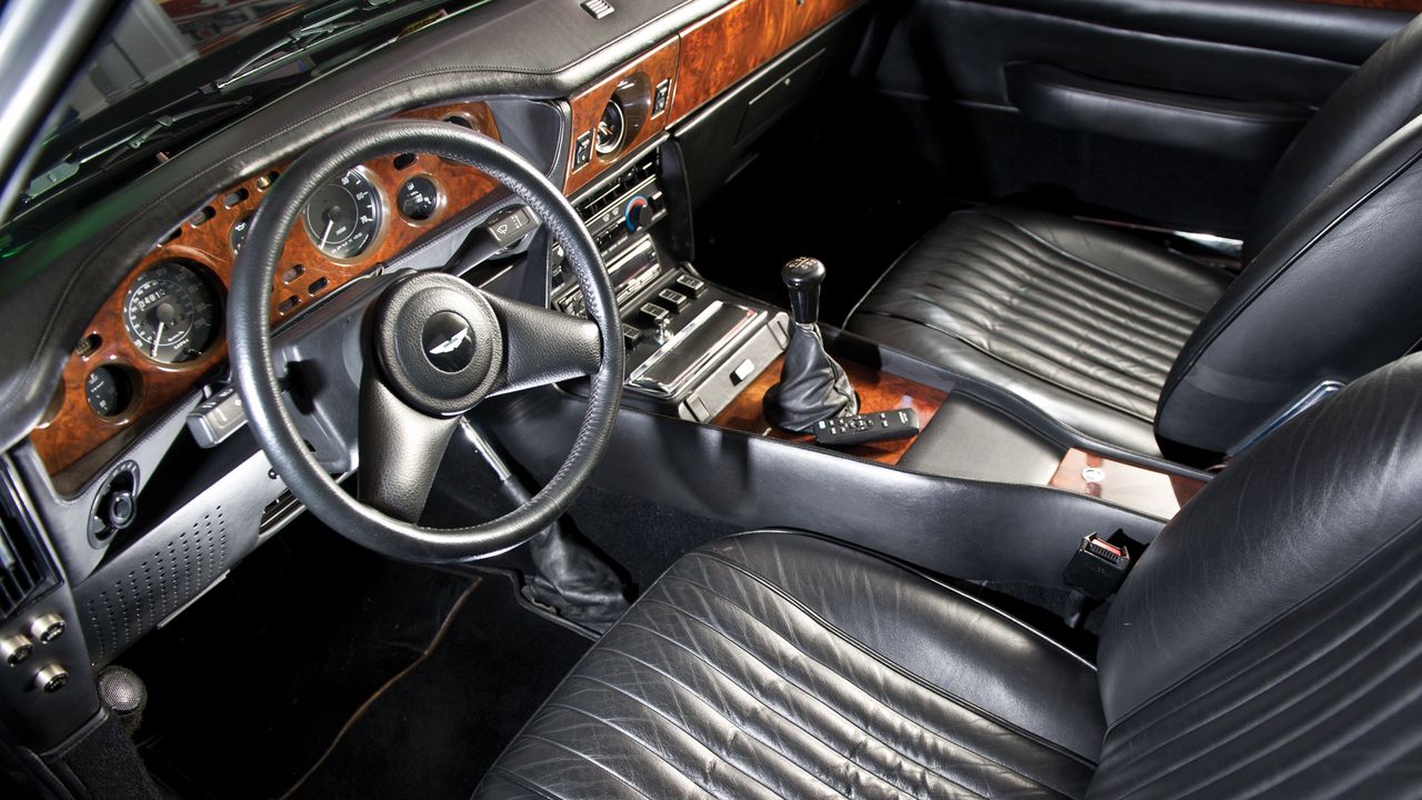 Wallpaper aston martin, v8, vantage, 1986, black, salon, interior, steering wheel, speedometer