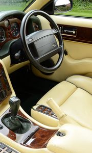 Preview wallpaper aston martin, v8, vantage, 1993, beige, salon, interior, steering wheel