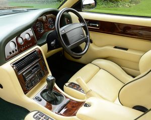 Preview wallpaper aston martin, v8, vantage, 1993, beige, salon, interior, steering wheel