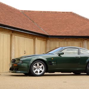 Preview wallpaper aston martin, v8, vantage, 1993, green, side view, auto