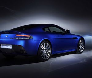 Preview wallpaper aston martin, v8, vantage, 2011, blue, side view, style, auto