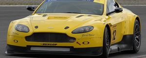 Preview wallpaper aston martin, v8, vantage, 2009, yellow, front view, style, asphalt