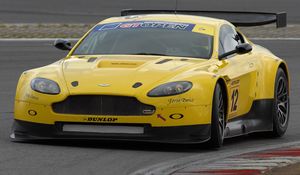 Preview wallpaper aston martin, v8, vantage, 2009, yellow, front view, style, asphalt