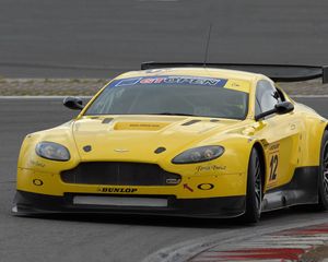 Preview wallpaper aston martin, v8, vantage, 2009, yellow, front view, style, asphalt