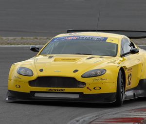 Preview wallpaper aston martin, v8, vantage, 2009, yellow, front view, style, asphalt