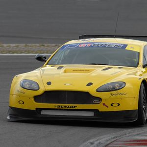 Preview wallpaper aston martin, v8, vantage, 2009, yellow, front view, style, asphalt