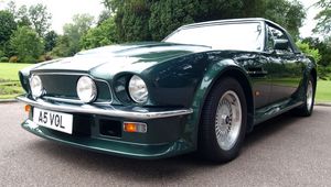 Preview wallpaper aston martin, v8, vantage, 1984, green, front view, car, retro