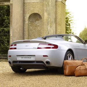 Preview wallpaper aston martin, v8, vantage, 2008, silver, rear view, style, nature