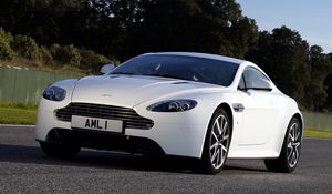 Preview wallpaper aston martin, v8, vantage, 2011, white, front view, cars, trees