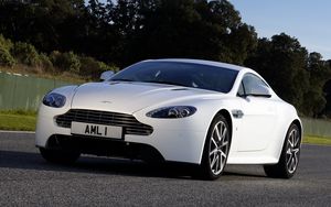 Preview wallpaper aston martin, v8, vantage, 2011, white, front view, cars, trees