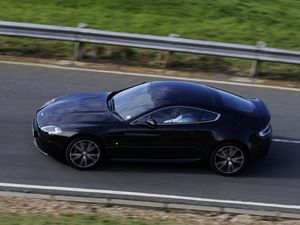 Preview wallpaper aston martin, v8, vantage, 2010, black, side view, style, speed