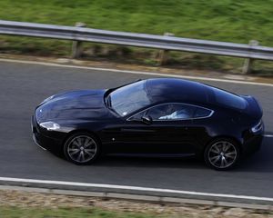 Preview wallpaper aston martin, v8, vantage, 2010, black, side view, style, speed