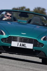 Preview wallpaper aston martin, v8, vantage, 2011, green, front view, cars, asphalt