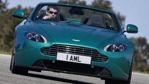 Preview wallpaper aston martin, v8, vantage, 2011, green, front view, cars, asphalt